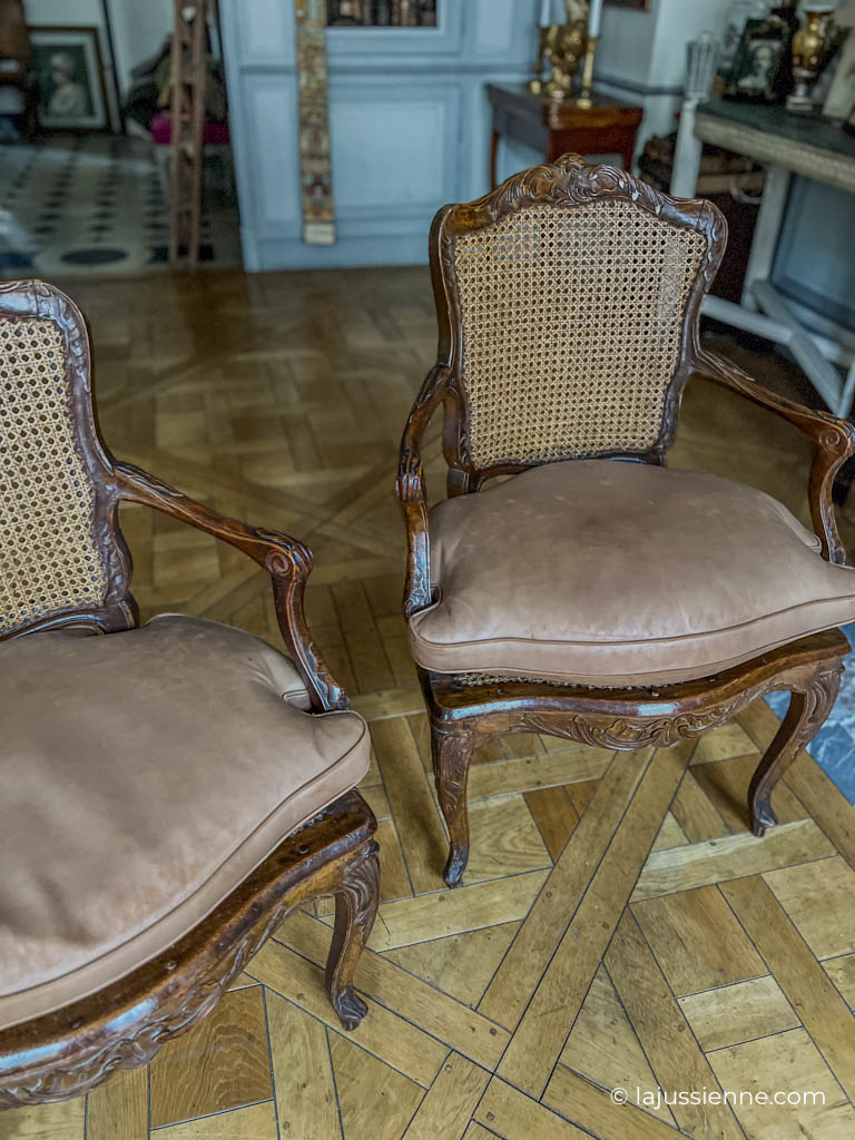 Belle paire de fauteuils cannés d'époque Louis XV