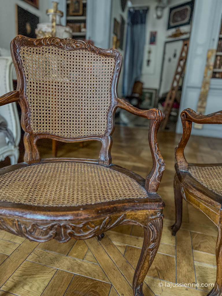 Belle paire de fauteuils cannés d'époque Louis XV