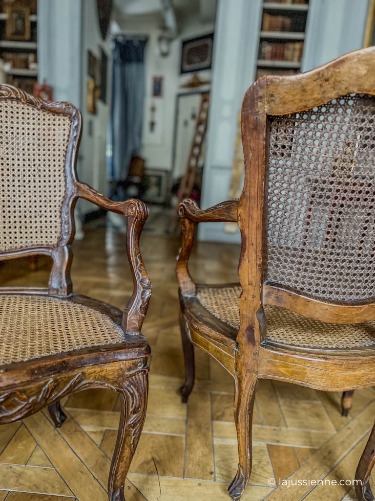 Belle paire de fauteuils cannés d'époque Louis XV