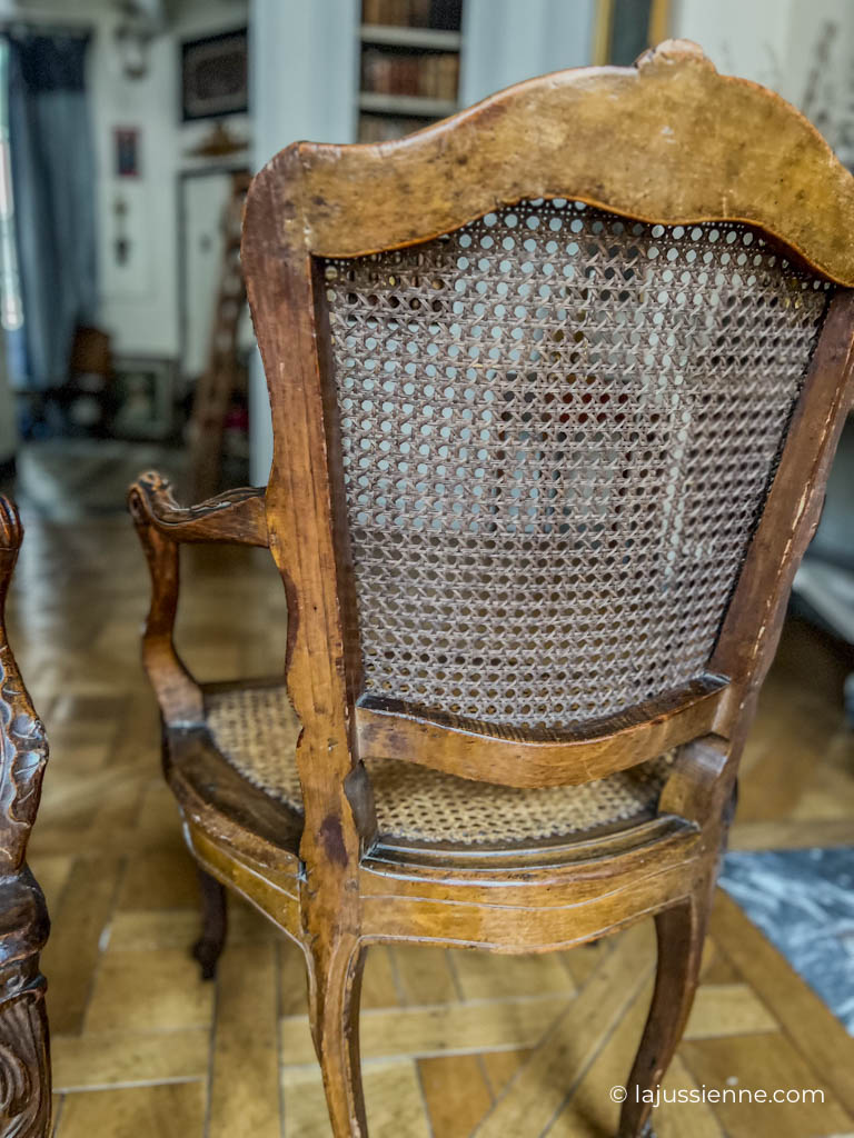 Belle paire de fauteuils cannés d'époque Louis XV