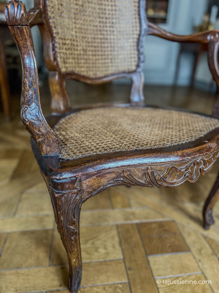 Belle paire de fauteuils cannés d'époque Louis XV