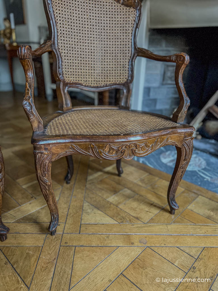 Belle paire de fauteuils cannés d'époque Louis XV