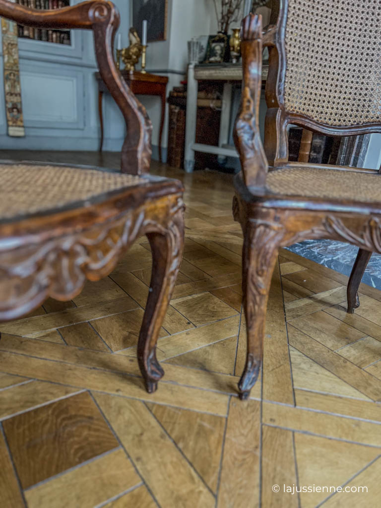 Belle paire de fauteuils cannés d'époque Louis XV
