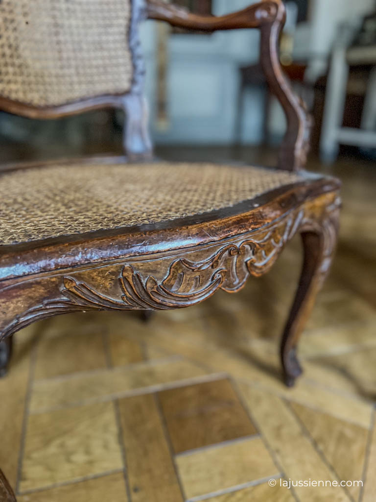 Belle paire de fauteuils cannés d'époque Louis XV