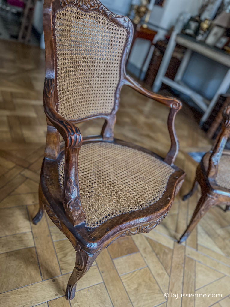Belle paire de fauteuils cannés d'époque Louis XV