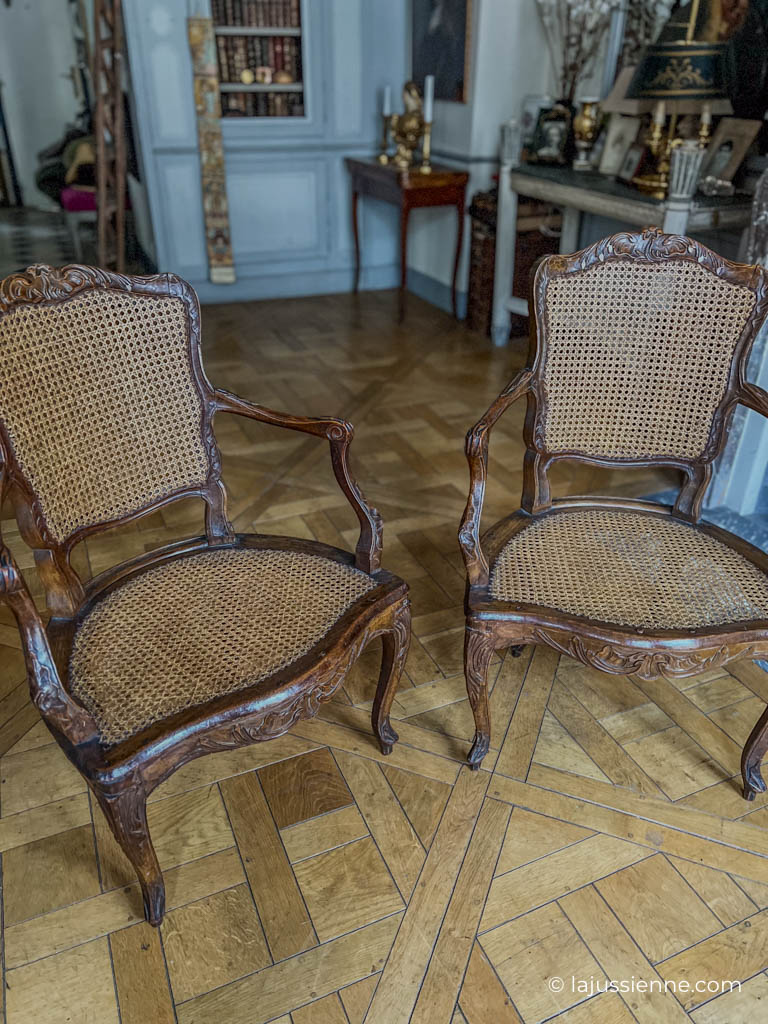 Belle paire de fauteuils cannés d'époque Louis XV