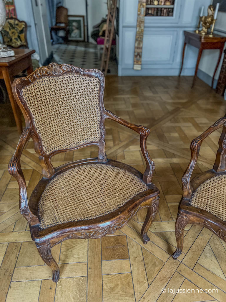 Belle paire de fauteuils cannés d'époque Louis XV