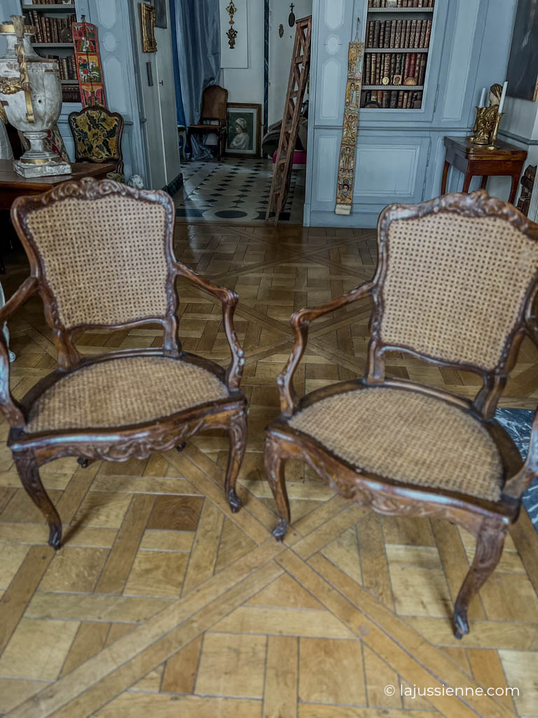 Paire de cabriolets Louis XV à fond de canne