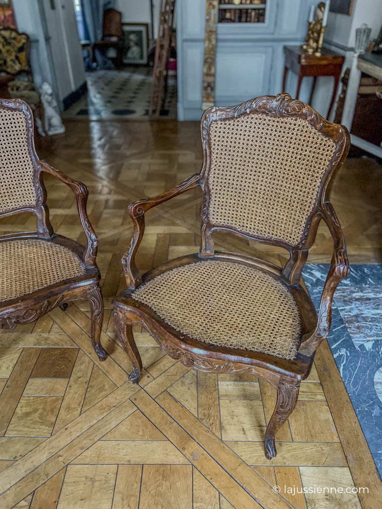 Paire de cabriolets Louis XV à fond de canne