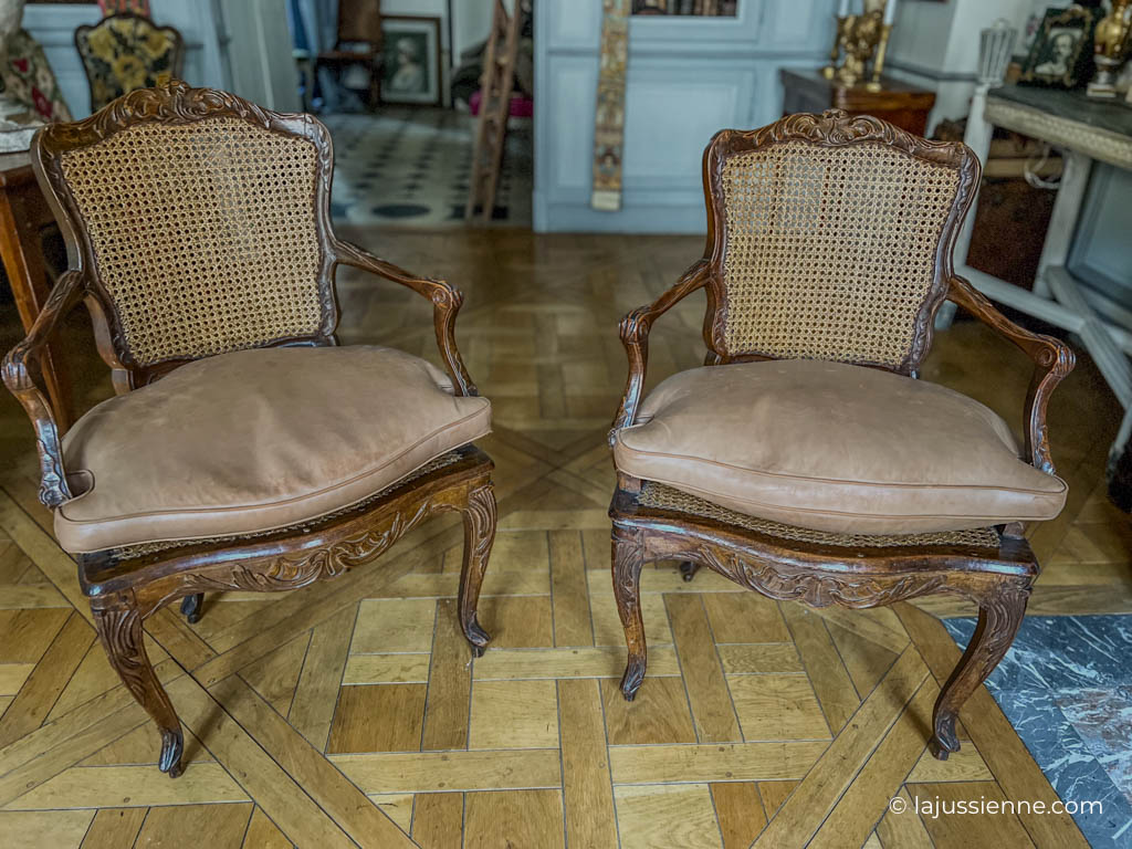 Paire de cabriolets Louis XV à fond de canne