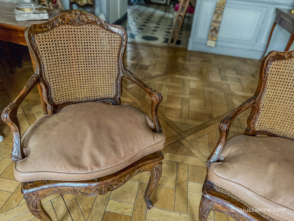 Paire de cabriolets Louis XV à fond de canne