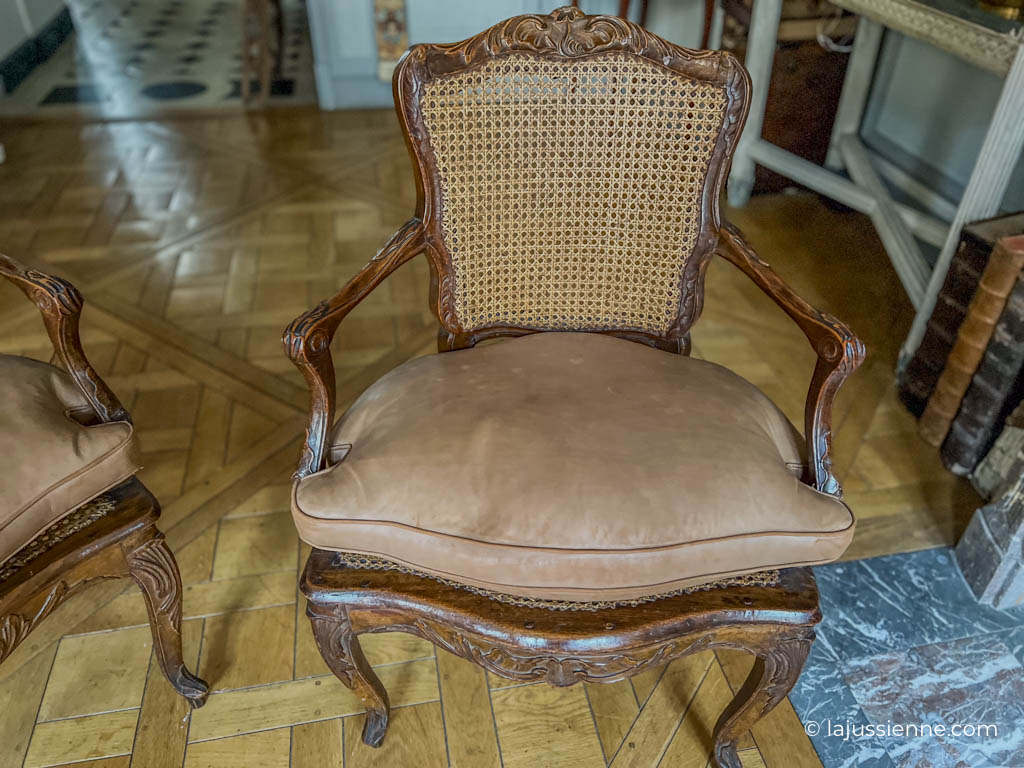 Paire de cabriolets Louis XV à fond de canne