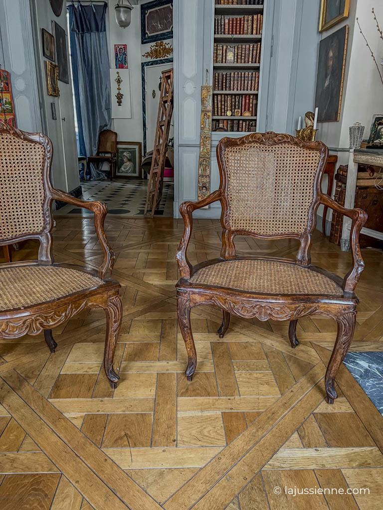 Paire de fauteuils Louis XV cannés d'époque XVIIIème